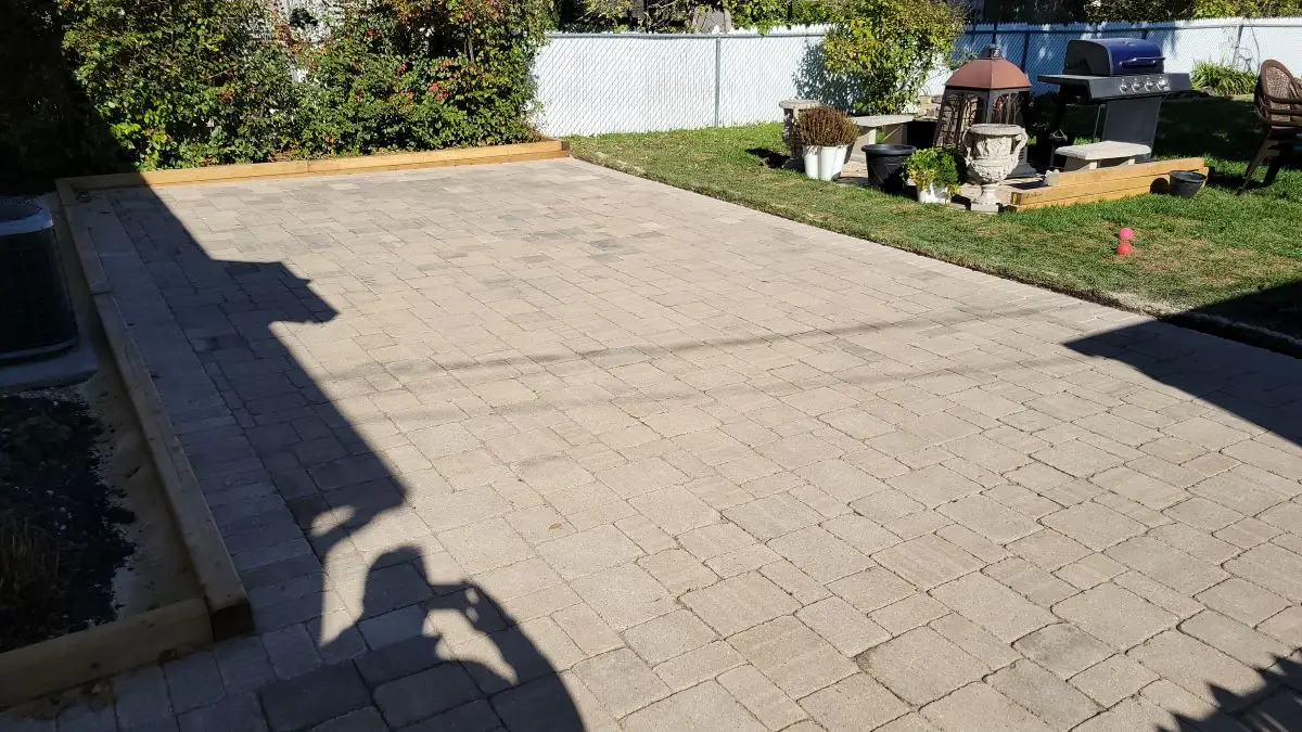 Roman Timeless and Versatile Roman is one of Barkman’s most popular and multifaceted pavers. Roman’s thickness, as well as its range of sizes and colours make it suitable for nearly any project including backyard patios, driveways, and walkways. Unlike many other pavers, Roman is tumbled, giving it a well-worn, weathered appearance that will never go out of style.