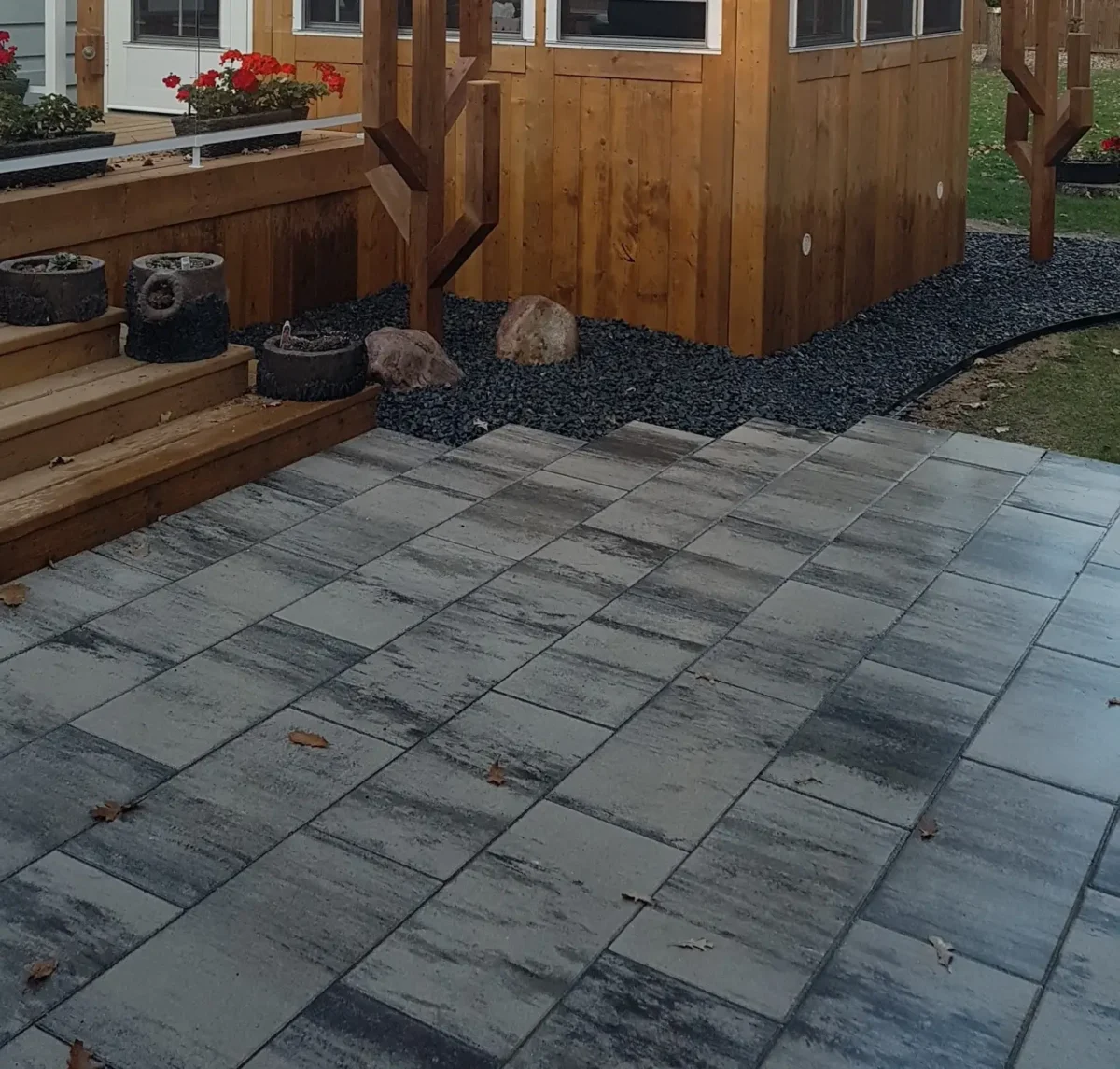 Broadway is a large profile paver suited for nearly any application. With a sleek and contemporary design, Broadway 65mm makes for beautiful pathways and patios.