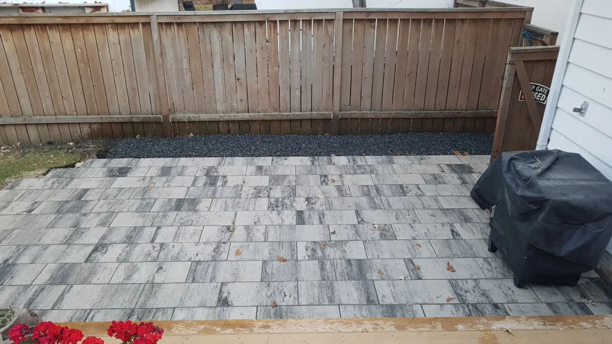 Broadway 65mm Contemporary Style, Versatile Design Broadway is a large profile paver suited for nearly any application. With a sleek and contemporary design, Broadway 65mm makes for beautiful pathways and patios. Four sizes and ten colours make this paver extremely versatile, even for the simplest projects. This 65mm thick paver is specially designed for residential projects, with mainly pedestrian traffic. The 300 x 150 x 65mm and the 300 x 300 x 65mm pavers can be used for light vehicular traffic executions, such as driveways, as long as proper installation and the correct base is used.