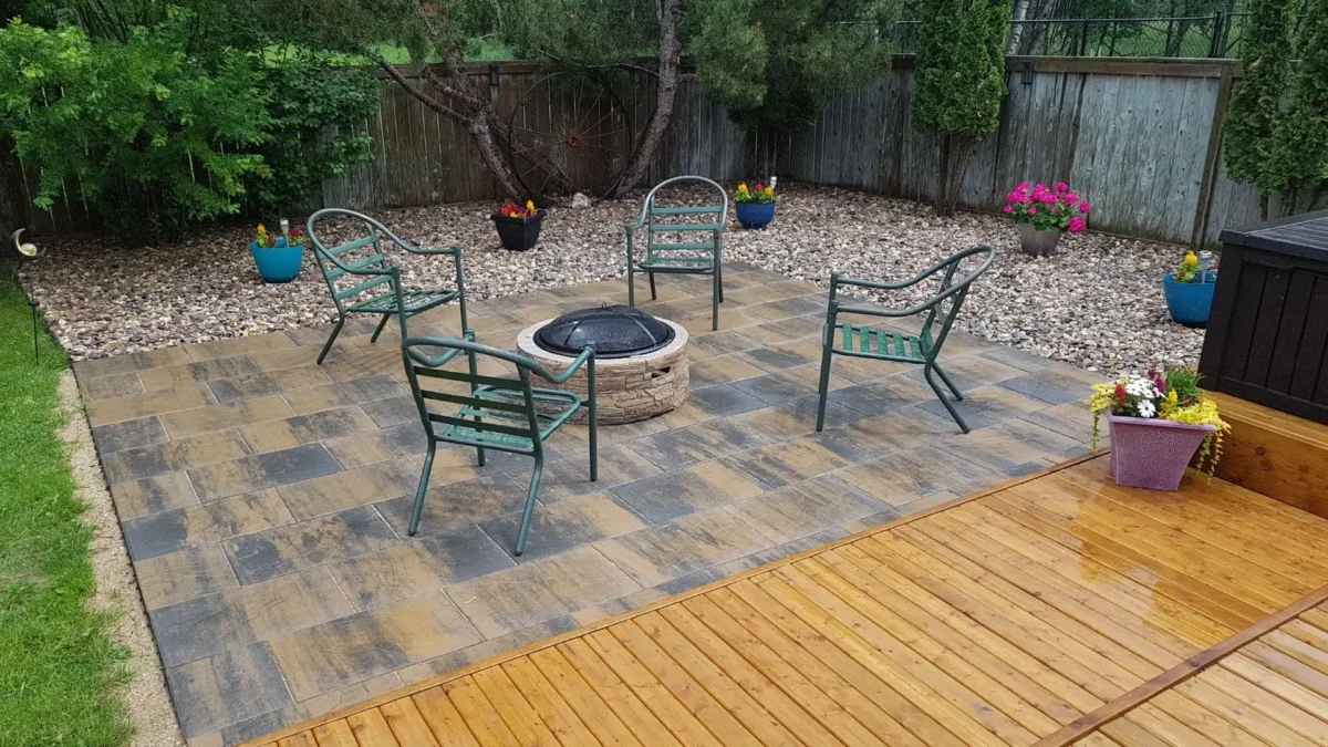 Brookside Slab A Compact Slab With An Elegant Feel Designed for patios and walkways, Brookside Slab features a slate-like surface that will add a sense of refinement to any landscape. Brookside is available in a wide array of colours, making it an ideal choice for any space it’s placed in. When installing Brookside slabs, make sure to include a 2-5mm gap between each slab. This will provide enough room for the jointing sand and make installation easier.