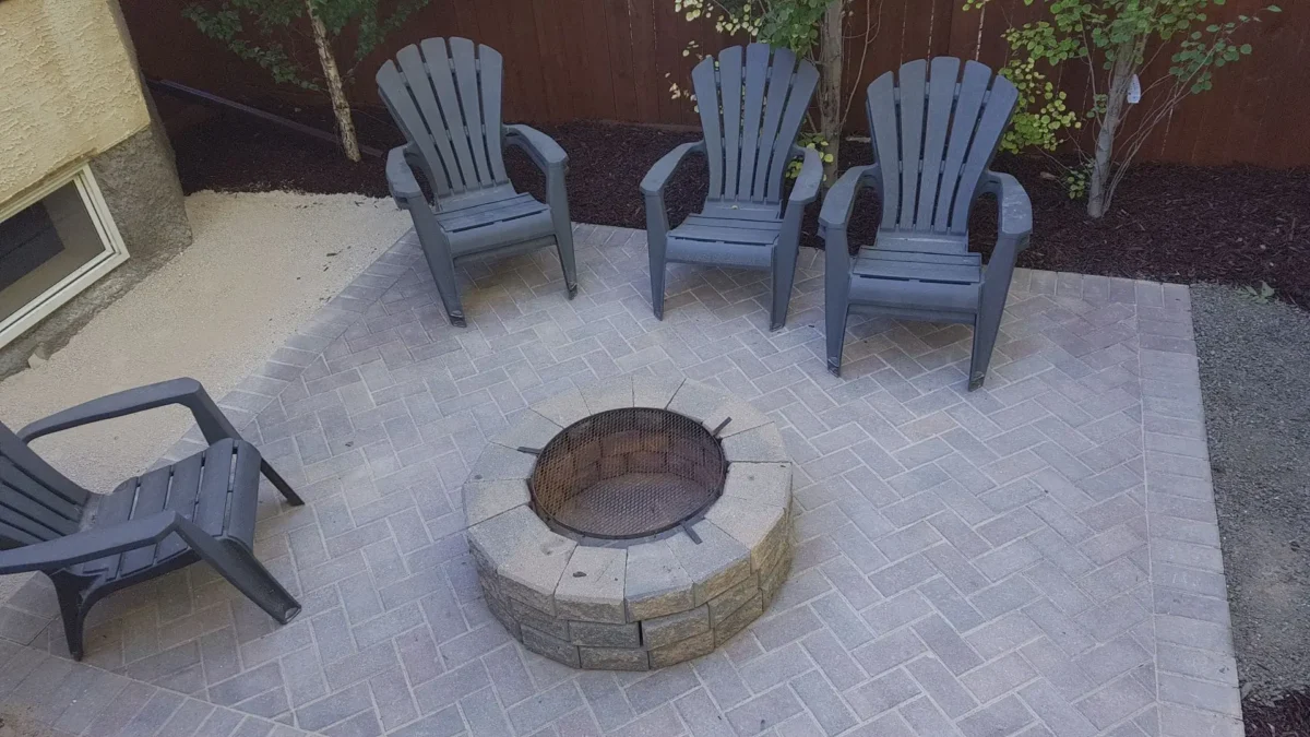 Holland Uncomplicated Style Inspired by European paver styles, the Holland paver is the definition of uncomplicated. Right angles and straight lines add structure to any installation while providing a level of sophistication to residential and commercial settings. Holland is also available in a permeable paver style that is ideal for larger applications with drainage management concerns. This style is ideal for large commercial settings that will see a lot of foot and vehicle traffic. The 8×4 small Holland Paver size exists in both 60mm and 80mm thickness