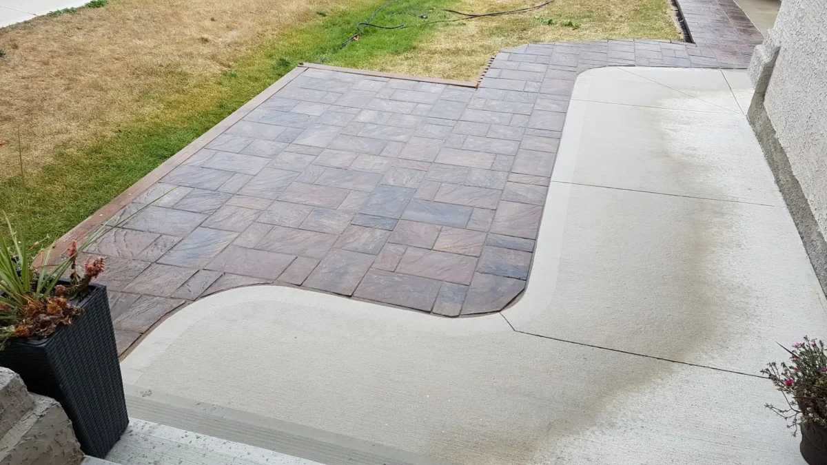 Navarro Easy Installation with a Uniform Finish Unlock memories of a seaside resort with Barkman Navarro pavers. The weathered look of Navarro gives your space a unique texture while creating a surface to stand firm against the elements. At 3 1/8″ thick, the Navarro paver can withstand heavy traffic in any application, making it a great paver for driveways and walkways. A built-in paver spacer feature allows for easy installation with a uniform finish.