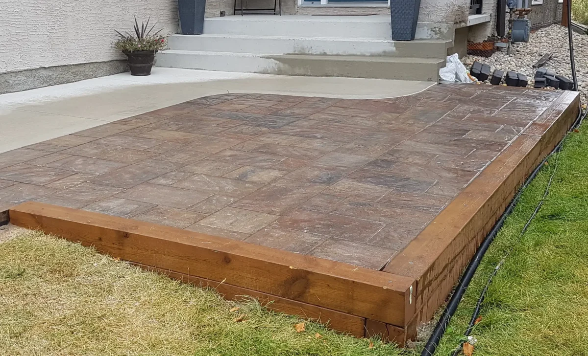 Unlock memories of a seaside resort with Barkman Navarro pavers. The weathered look of Navarro gives your space a unique texture while creating a surface to stand firm against the elements. At 3 1/8″ thick, the Navarro paver can withstand heavy traffic in any application, making it a great paver for driveways and walkways. A built-in paver spacer feature allows for easy installation with a uniform finish.