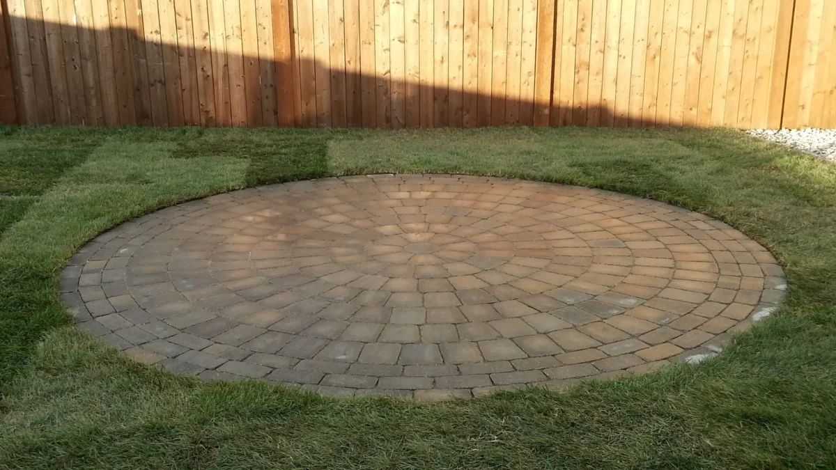 Roman Circle Circular Design and Timeless Style Roman Circle pavers allow you to easily add circular designs to your patio or driveway. Available in three different colours, the Roman Circle adds old world charm to your back or front yard terrace. When installing Roman pavers, make sure to include a 2-5mm gap between each paver. This will provide enough room for the jointing sand and make installation easier.